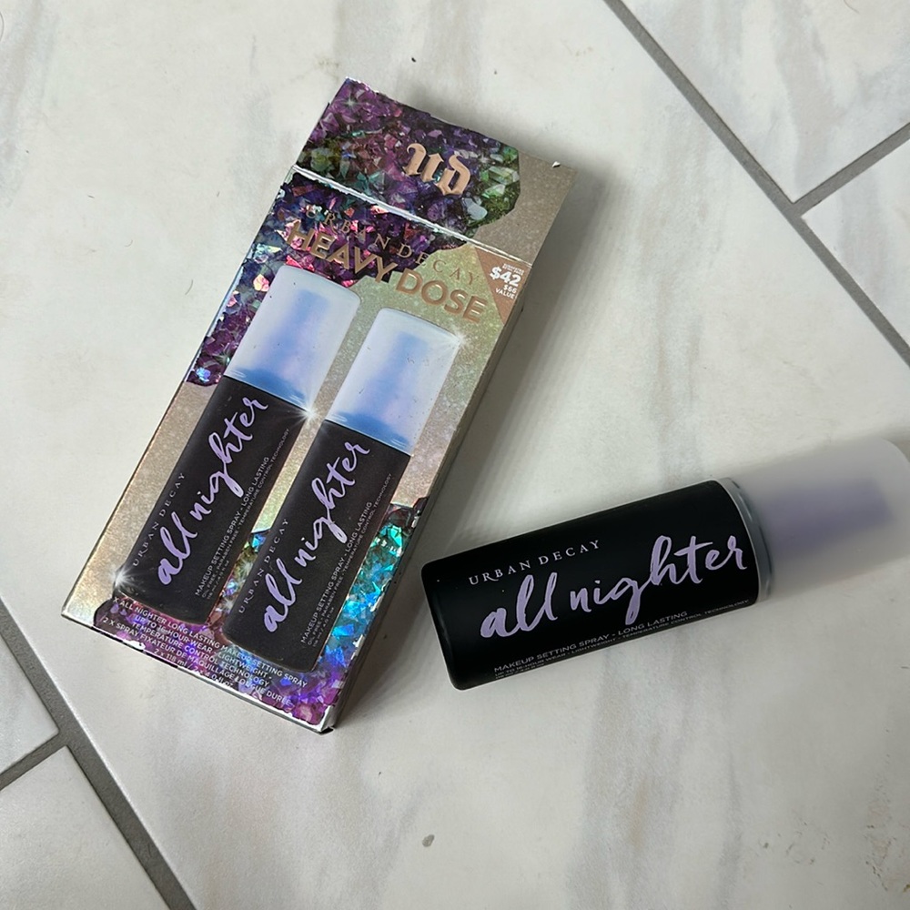 (1) all nighter urban decay make up setting spray